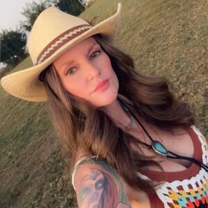 Meet your Posher, Rebecca